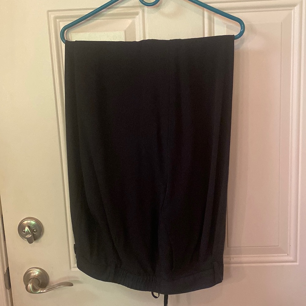 Linda Allard Ellen Tracy Like New, 25,Waist. -44,Inseam-28”,51% wool, 34%, Rayon